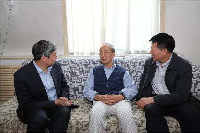 2018年10月13日，医院党委书记赵升田、医院院长赵家军共同看望医院老领导老专家代表张敏同志